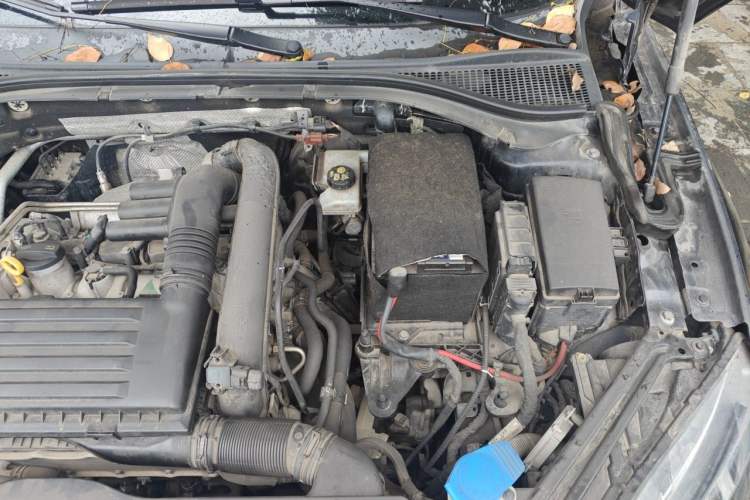 Used Skoda Superb 2016 TSI280 Manual Front-Drive Version Engine Bay Left