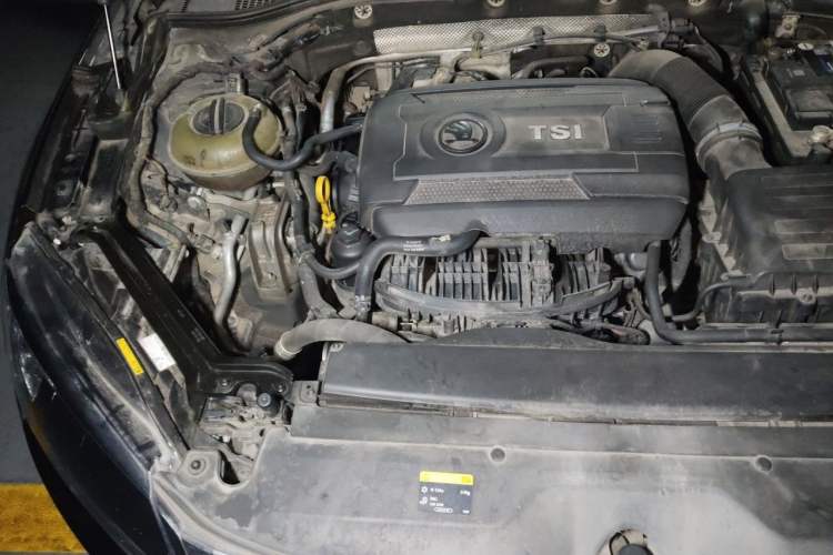 Used Skoda Superb 2016 TSI330 DSG Innovation Edition Engine Bay Right