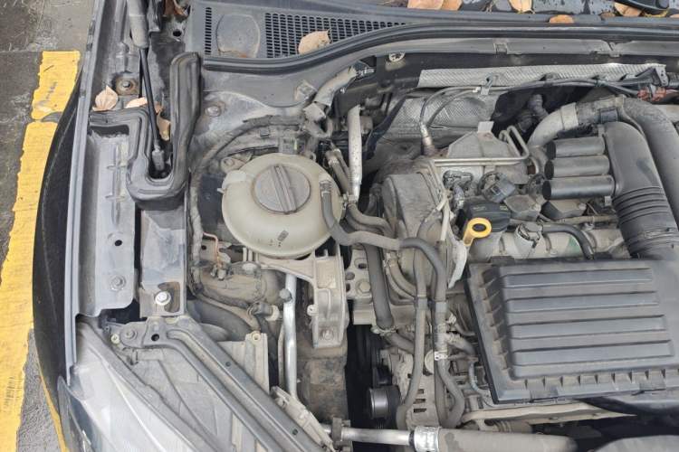 Used Skoda Superb 2016 TSI280 Manual Front-Drive Version Engine Bay Right