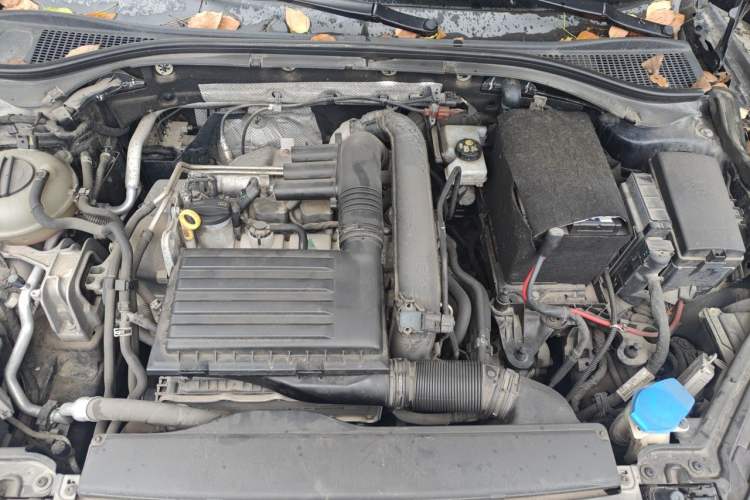 Used Skoda Superb 2016 TSI280 Manual Front-Drive Version Engine Bay