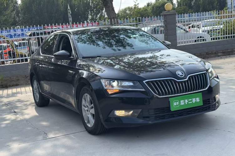 Used Skoda Superb 2016 TSI280 DSG Advanced Edition Front Right 45 Deg
