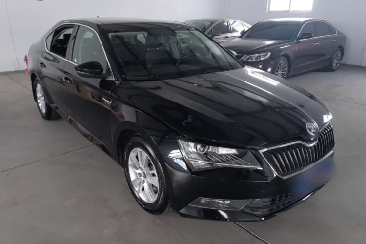 Used Skoda Superb 2016 TSI330 DSG Innovation Edition Front Right 45 Deg
