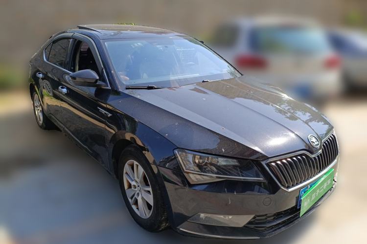 Used Skoda Superb 2016 TSI280 DSG Advanced Edition Front Right 45 Deg