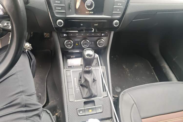 Used Skoda Superb 2016 TSI330 DSG Innovation Edition Gear Lever