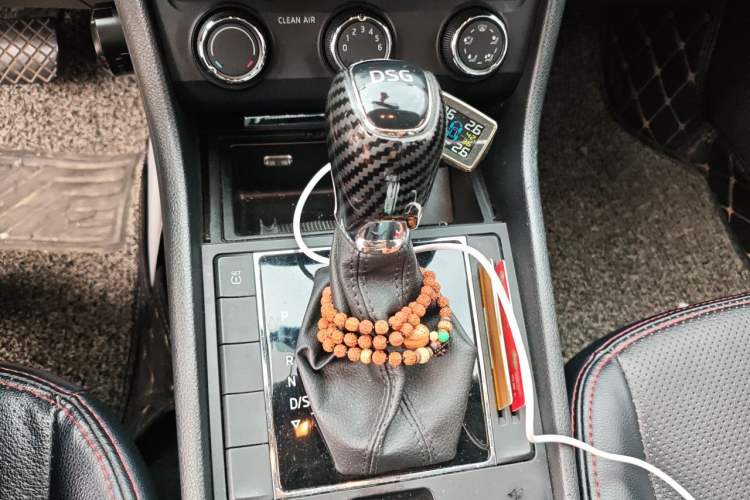Used Skoda Superb 2016 TSI280 DSG Advanced Edition Gear Lever