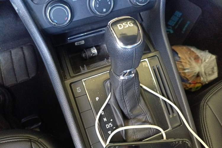 Used Skoda Superb 2016 TSI280 DSG Advanced Edition Gear Lever