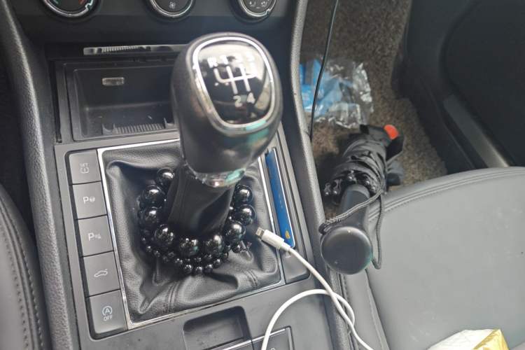Used Skoda Superb 2016 TSI280 Manual Front-Drive Version Gear Lever