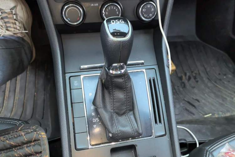 Used Skoda Superb 2016 TSI280 DSG Advanced Edition Gear Lever
