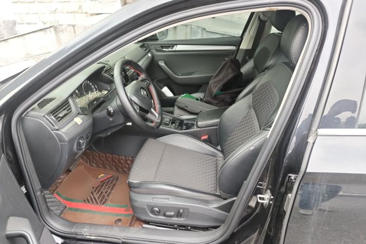Used Skoda Superb 2016 TSI330 DSG Innovation Edition Left Front Seat