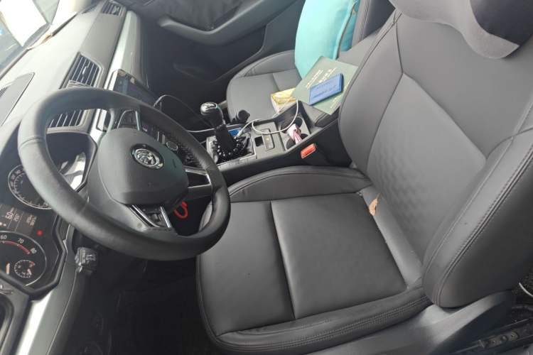 Used Skoda Superb 2016 TSI280 Manual Front-Drive Version Left Front Seat