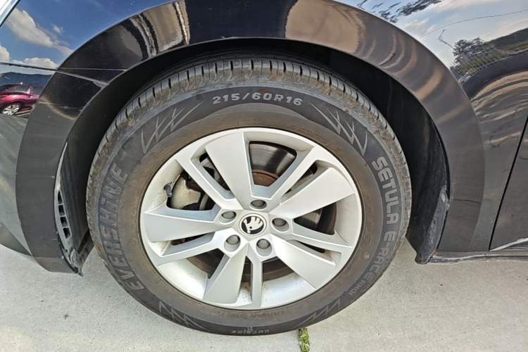 Used Skoda Superb 2016 TSI280 DSG Advanced Edition Left Front Wheel Hub
