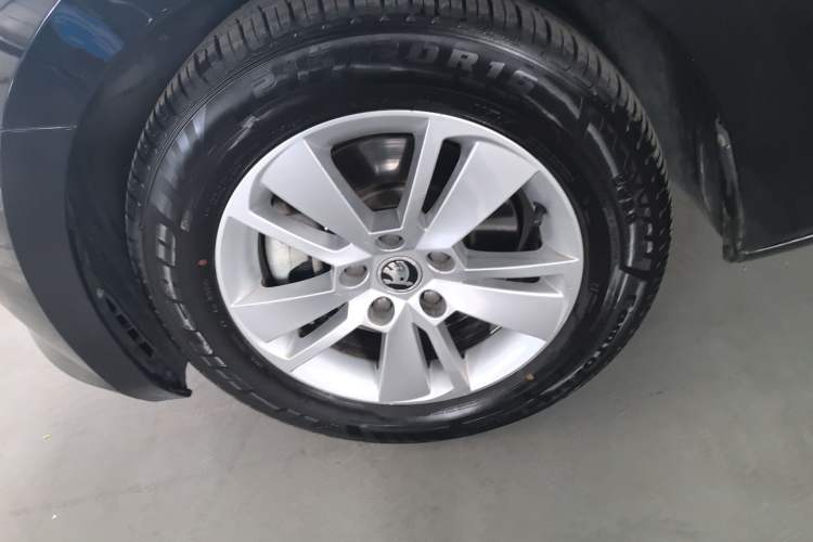 Used Skoda Superb 2016 TSI330 DSG Innovation Edition Left Front Wheel Hub
