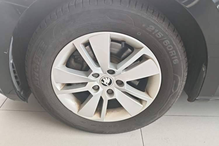 Used Skoda Superb 2016 TSI280 DSG Advanced Edition Left Front Wheel Hub