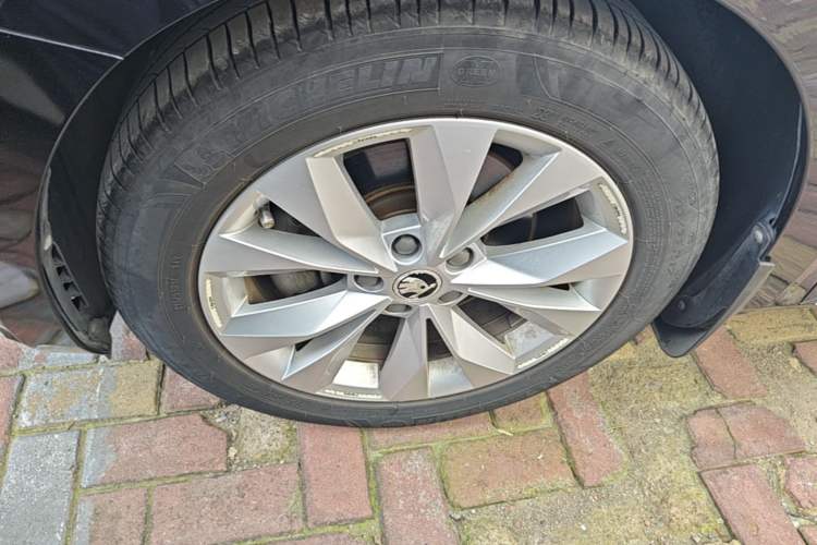 Used Skoda Superb 2016 TSI280 DSG Innovation Edition Left Front Wheel Hub