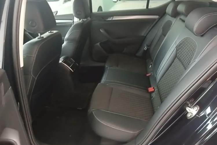 Used Skoda Superb 2016 TSI280 DSG Innovation Edition Left Rear Seat