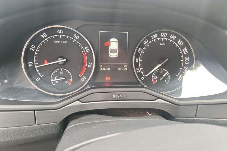Used Skoda Superb 2016 TSI330 DSG Innovation Edition Odometer Close Up