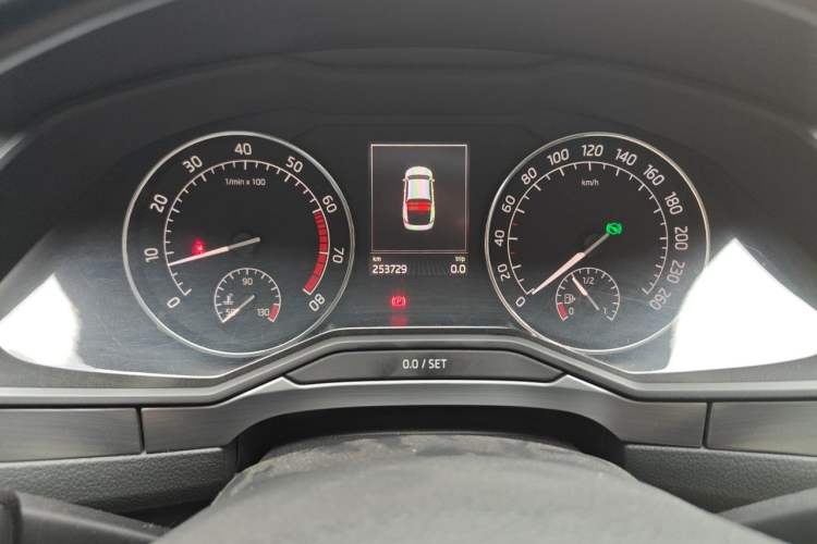 Used Skoda Superb 2016 TSI280 DSG Innovation Edition Odometer Close Up
