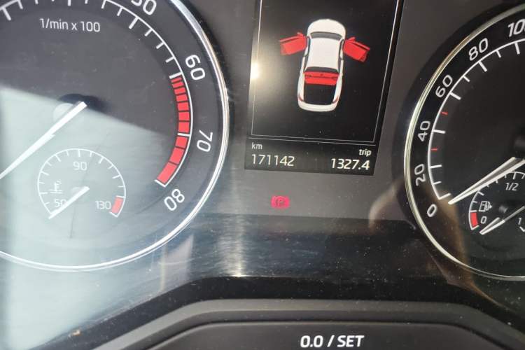 Used Skoda Superb 2016 TSI330 DSG Innovation Edition Odometer Close Up