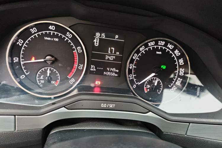 Used Skoda Superb 2016 TSI280 DSG Advanced Edition Odometer Close Up