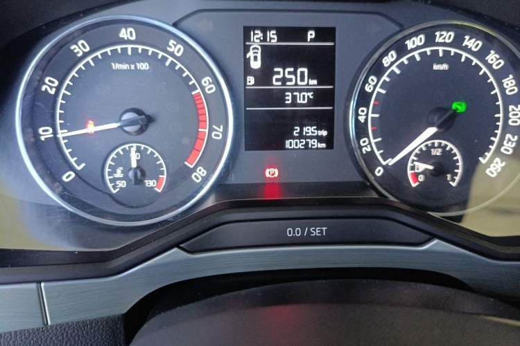 Used Skoda Superb 2016 TSI280 DSG Advanced Edition Odometer Close Up