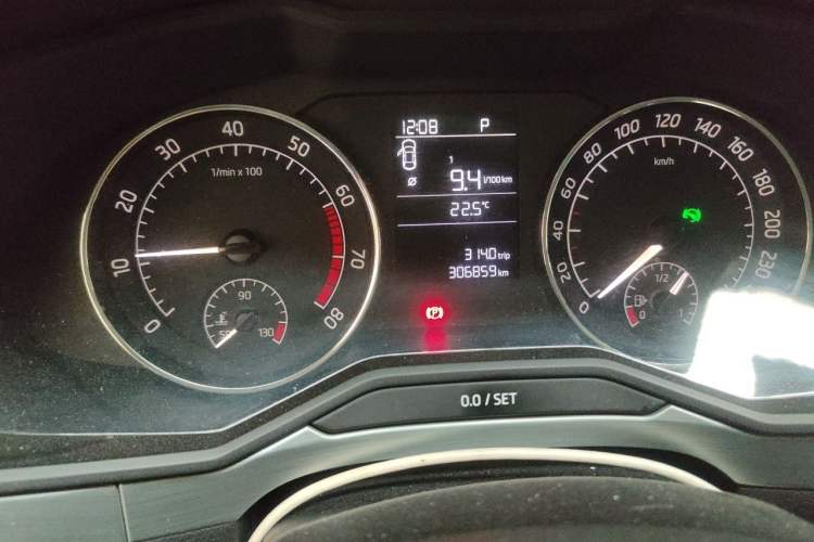 Used Skoda Superb 2016 TSI280 DSG Advanced Edition Odometer Close Up