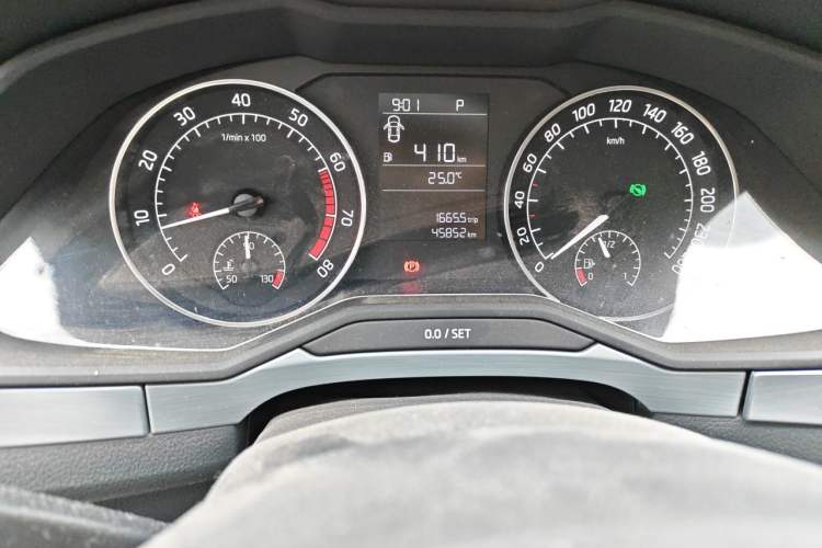 Used Skoda Superb 2016 TSI280 DSG Advanced Edition Odometer Close Up