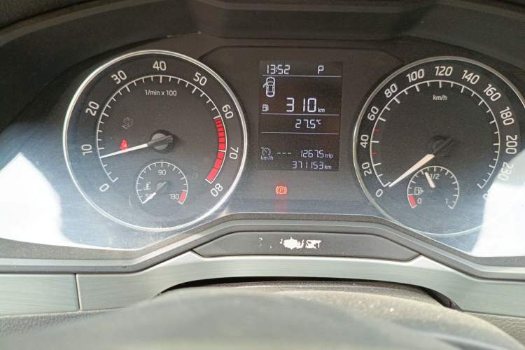 Used Skoda Superb 2016 TSI280 DSG Advanced Edition Odometer Close Up