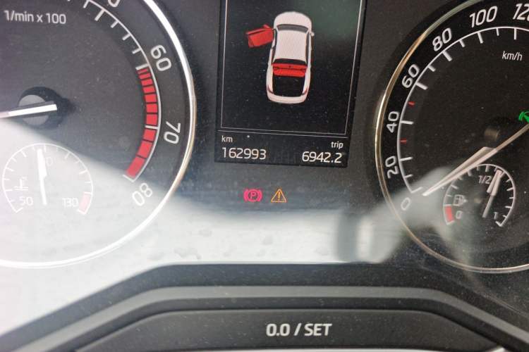 Used Skoda Superb 2016 TSI280 DSG Innovation Edition Odometer Close Up