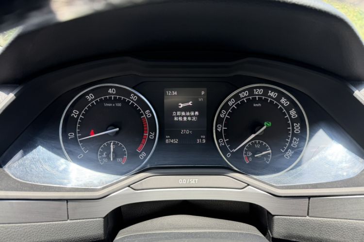 Used Skoda Superb 2016 TSI280 DSG Innovation Edition Odometer Close Up