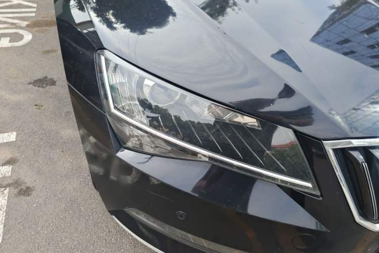 Used Skoda Superb 2016 TSI330 DSG Innovation Edition Right Front Headlight