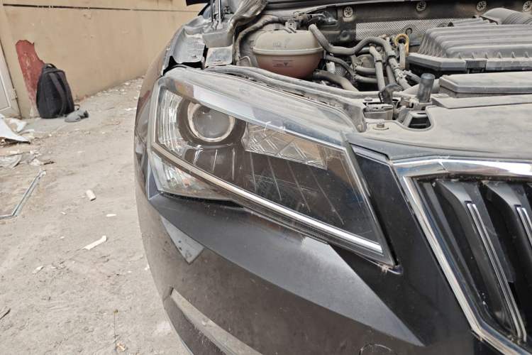 Used Skoda Superb 2016 TSI280 DSG Innovation Edition Right Front Headlight