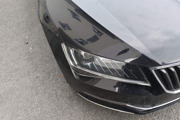 Used Skoda Superb 2016 TSI330 DSG Innovation Edition Right Front Headlight