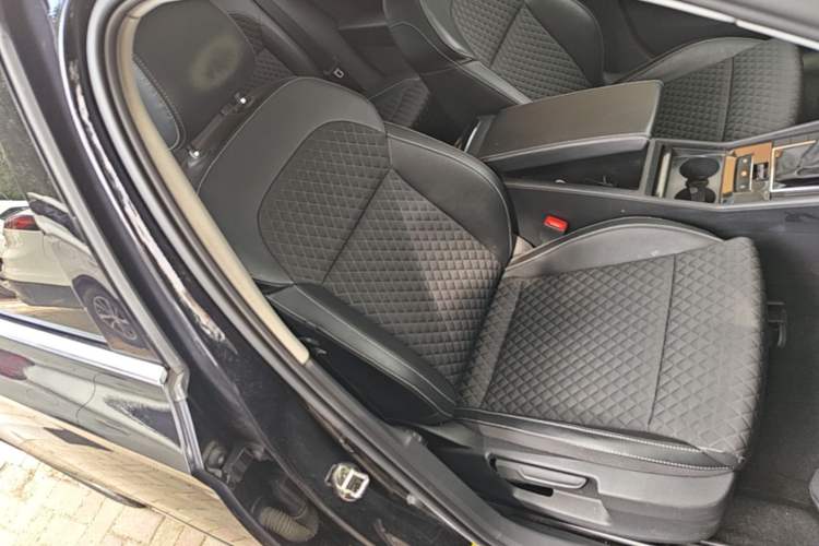 Used Skoda Superb 2016 TSI280 DSG Innovation Edition Right Front Seat