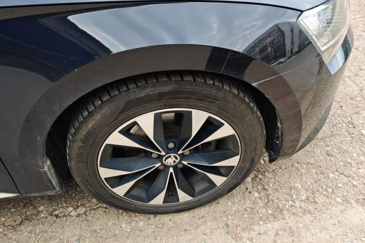 Used Skoda Superb 2016 TSI280 DSG Advanced Edition Right Front Wheel Hub