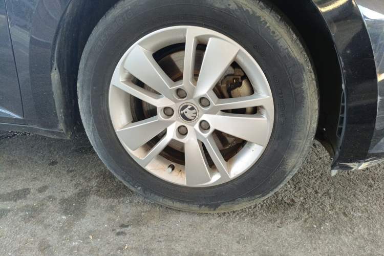 Used Skoda Superb 2016 TSI280 DSG Advanced Edition Right Front Wheel Hub