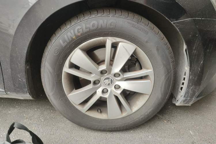 Used Skoda Superb 2016 TSI280 DSG Advanced Edition Right Front Wheel Hub