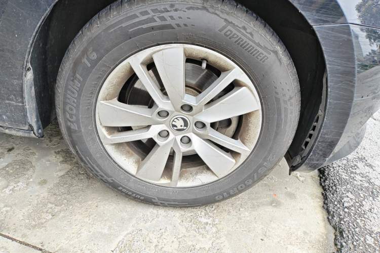 Used Skoda Superb 2016 TSI280 DSG Advanced Edition Right Front Wheel Hub