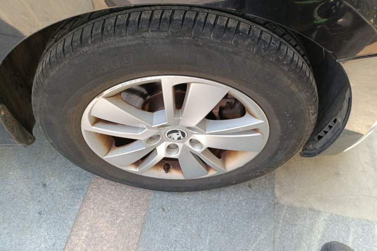 Used Skoda Superb 2016 TSI280 DSG Advanced Edition Right Front Wheel Hub