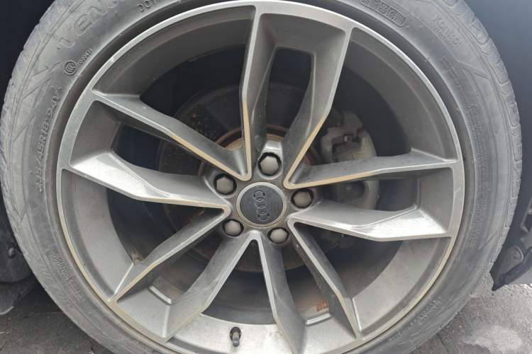 Used Skoda Superb 2016 TSI280 Manual Front-Drive Version Right Front Wheel Hub