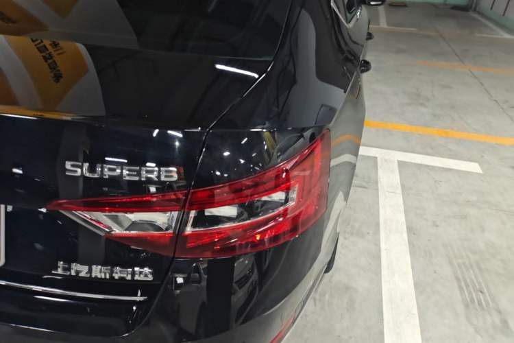 Used Skoda Superb 2016 TSI330 DSG Smart Drive Edition Right Rear Taillight