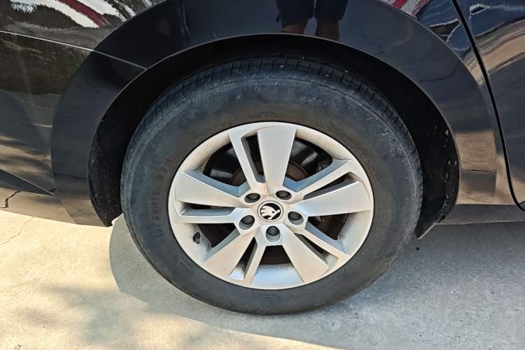Used Skoda Superb 2016 TSI280 DSG Advanced Edition Right Rear Wheel Hub
