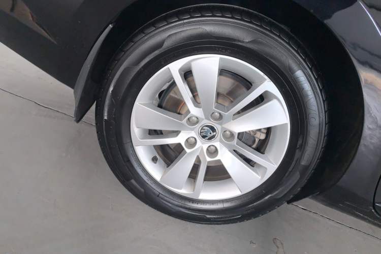 Used Skoda Superb 2016 TSI330 DSG Innovation Edition Right Rear Wheel Hub