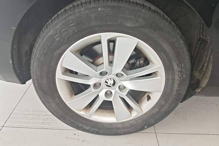 Used Skoda Superb 2016 TSI280 DSG Advanced Edition Right Rear Wheel Hub