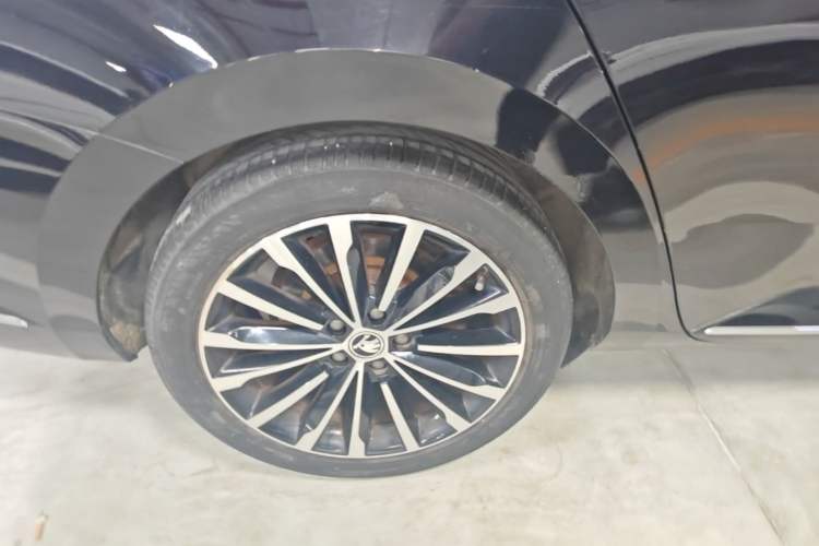 Used Skoda Superb 2016 TSI330 DSG Smart Drive Edition Right Rear Wheel Hub