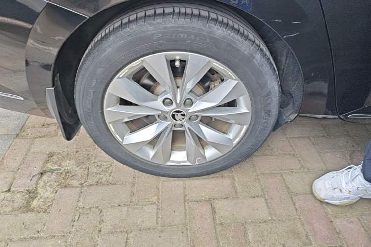 Used Skoda Superb 2016 TSI280 DSG Innovation Edition Right Rear Wheel Hub