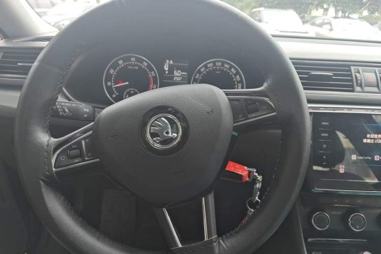 Used Skoda Superb 2016 TSI280 Manual Front-Drive Version Steering Wheel