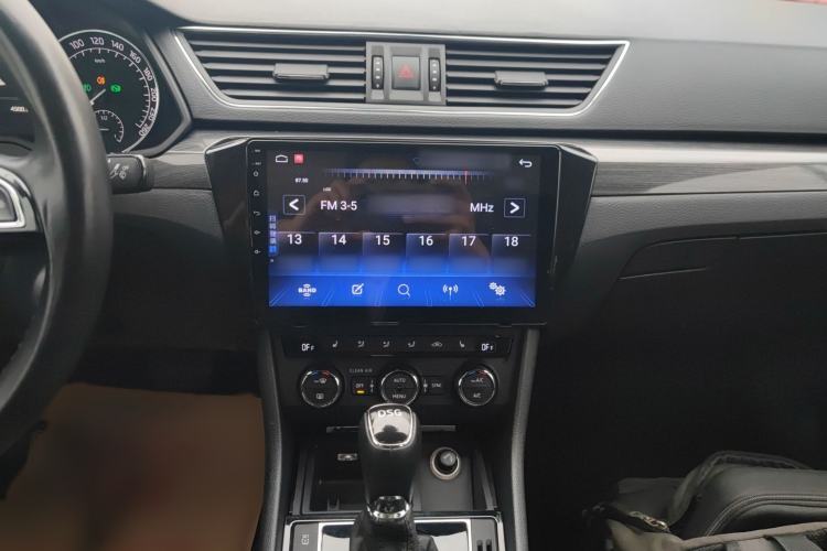 Used Skoda Superb 2016 TSI330 DSG Smart Drive Edition Audio And AC Panel