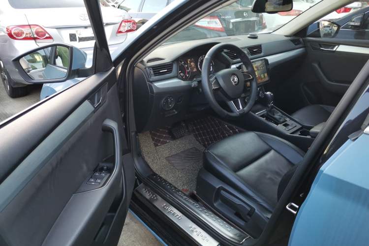 Used Skoda Superb 2016 TSI280 DSG Advanced Edition Driver Seat