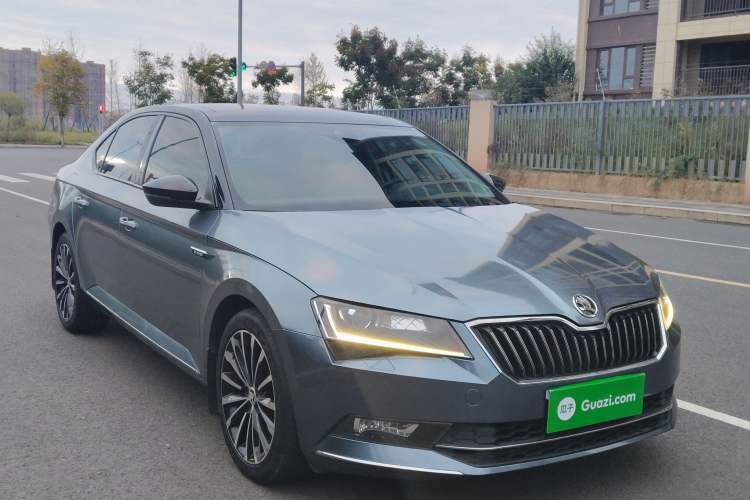 Used Skoda Superb 2016 TSI330 DSG Smart Drive Edition Exterior 2