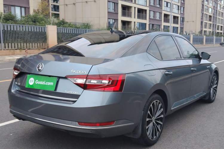 Used Skoda Superb 2016 TSI330 DSG Smart Drive Edition Exterior 3